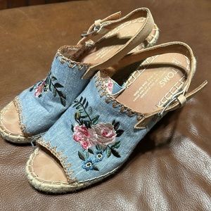 Toms Monica chambray floral slingback Wedges Women’s Size 8